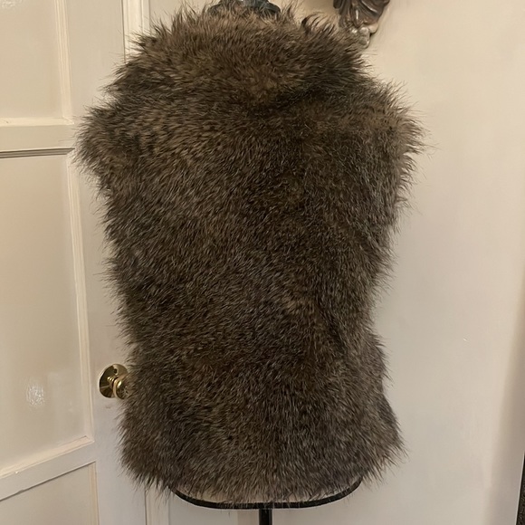 Faux fur vest - Picture 3 of 10